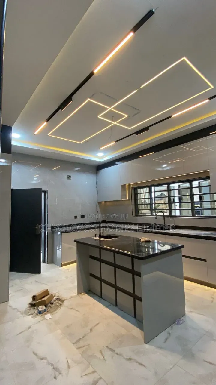 4bdrm Duplex in Rukpokwu for sale