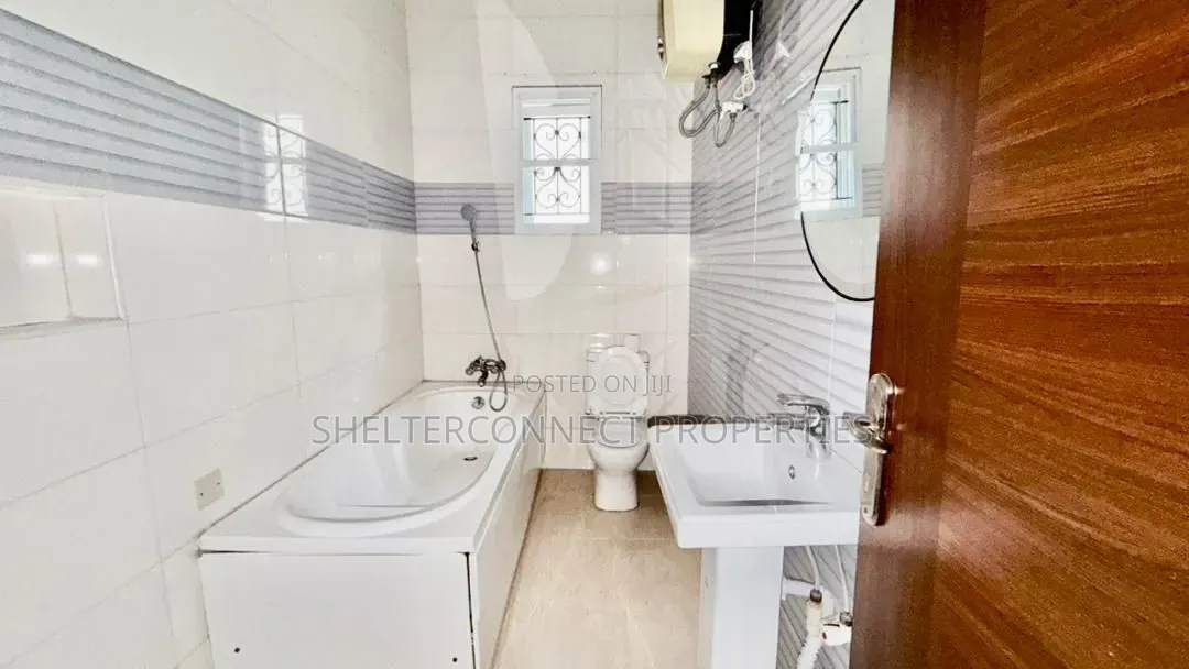 5bdrm Duplex in Ikoyi S.W for rent