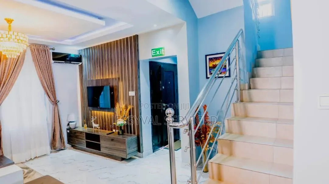 Massive Luxury 3 Bedroom Apartment