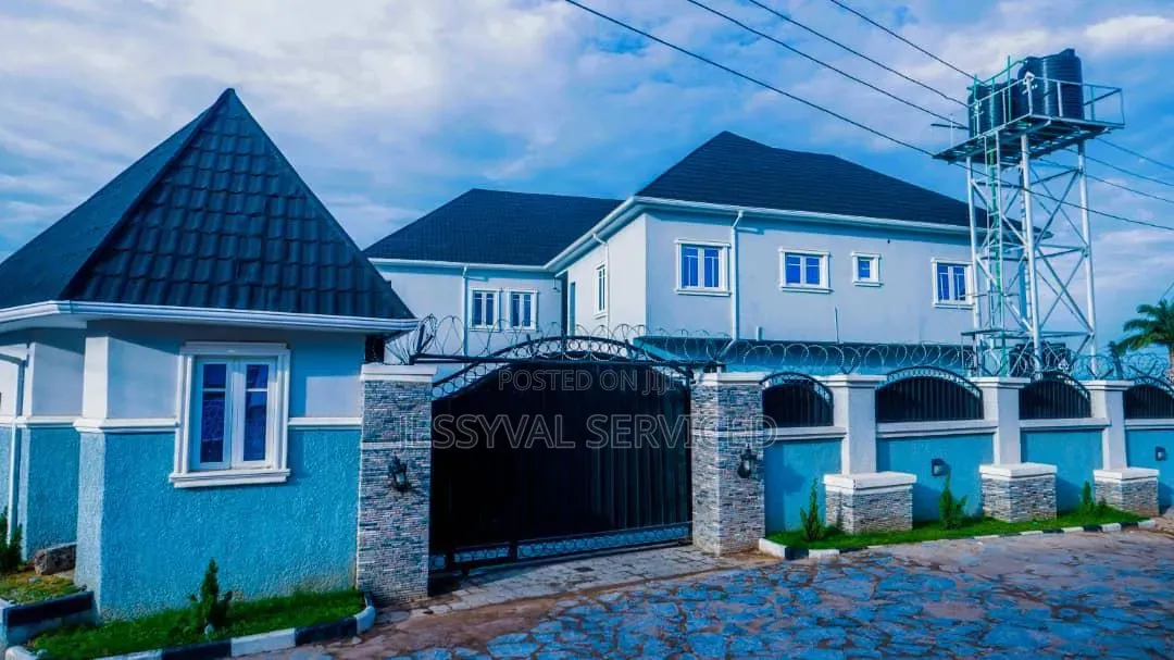 Massive Luxury 3 Bedroom Apartment
