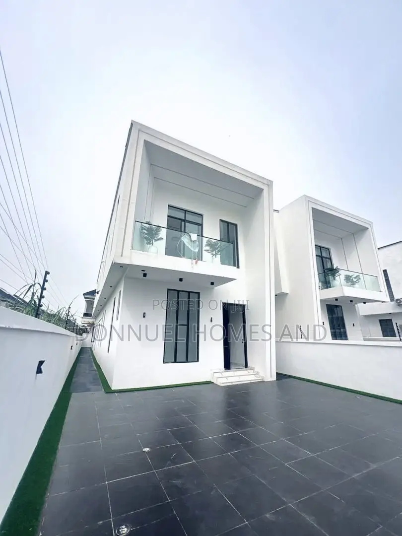 4bdrm Duplex in Ikota for sale