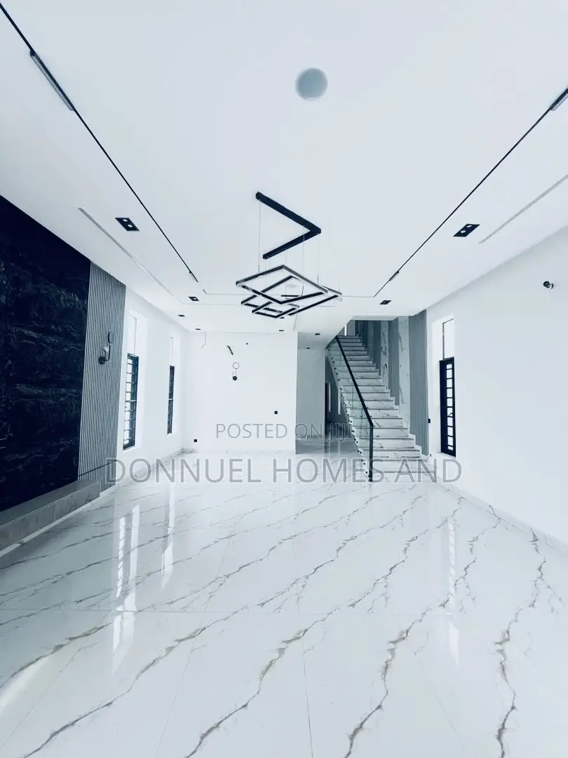 4bdrm Duplex in Ikota for sale