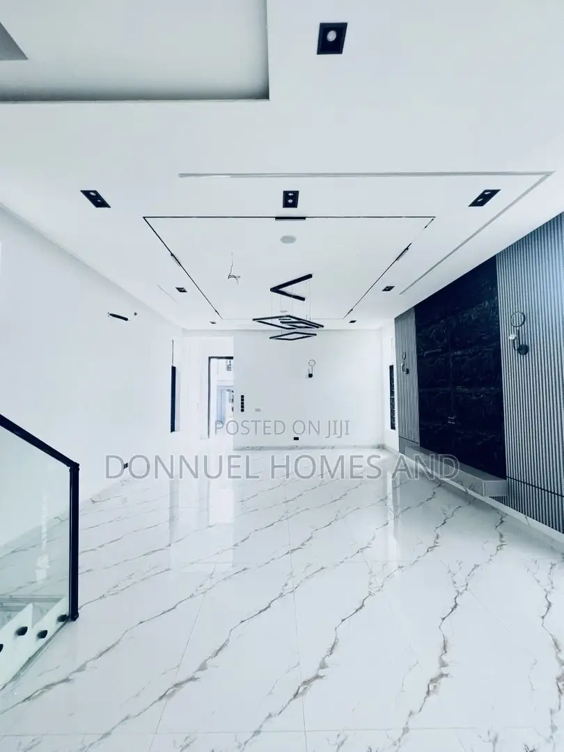 4bdrm Duplex in Ikota for sale