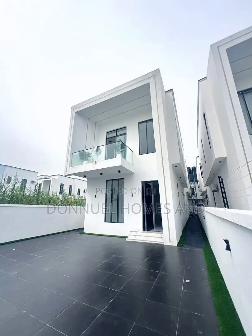 4bdrm Duplex in Ikota for sale