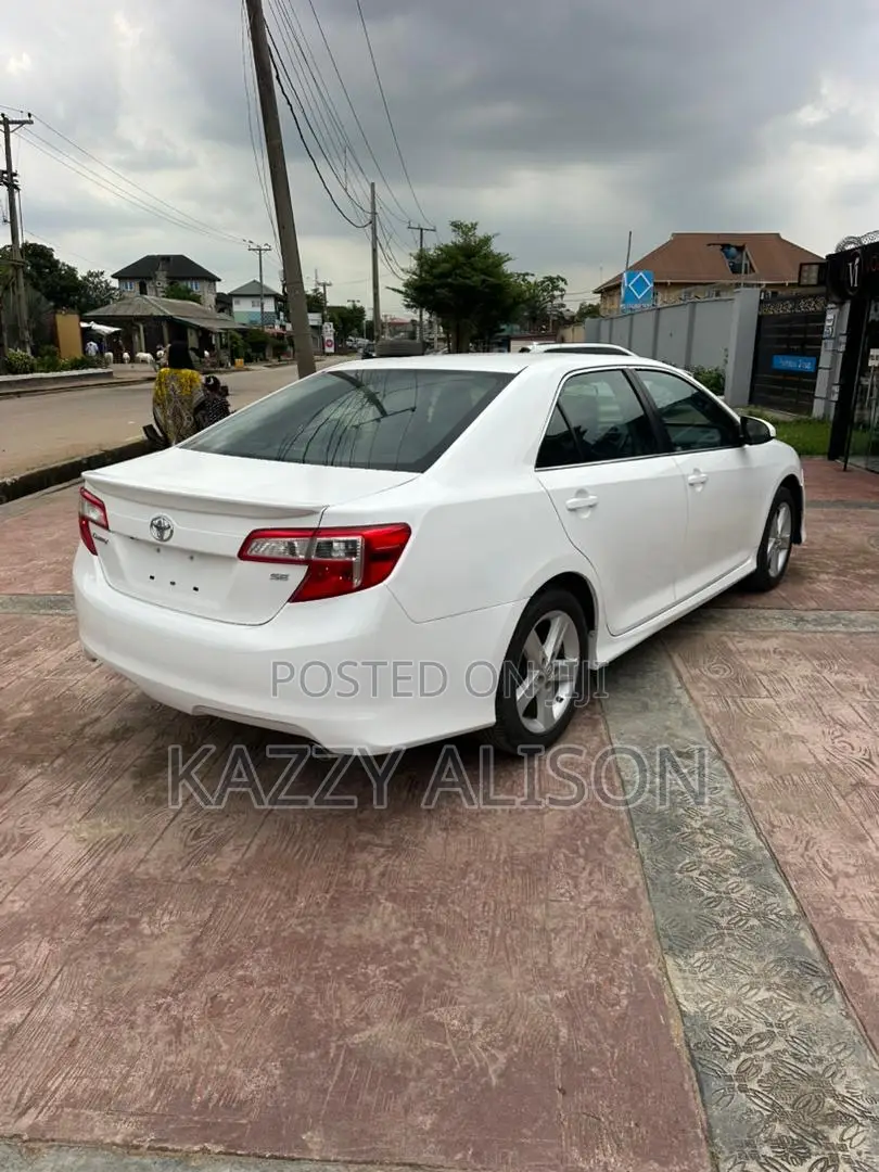 Toyota Camry SE 4dr Sedan (2.5L 4cyl 6A) 2014 White