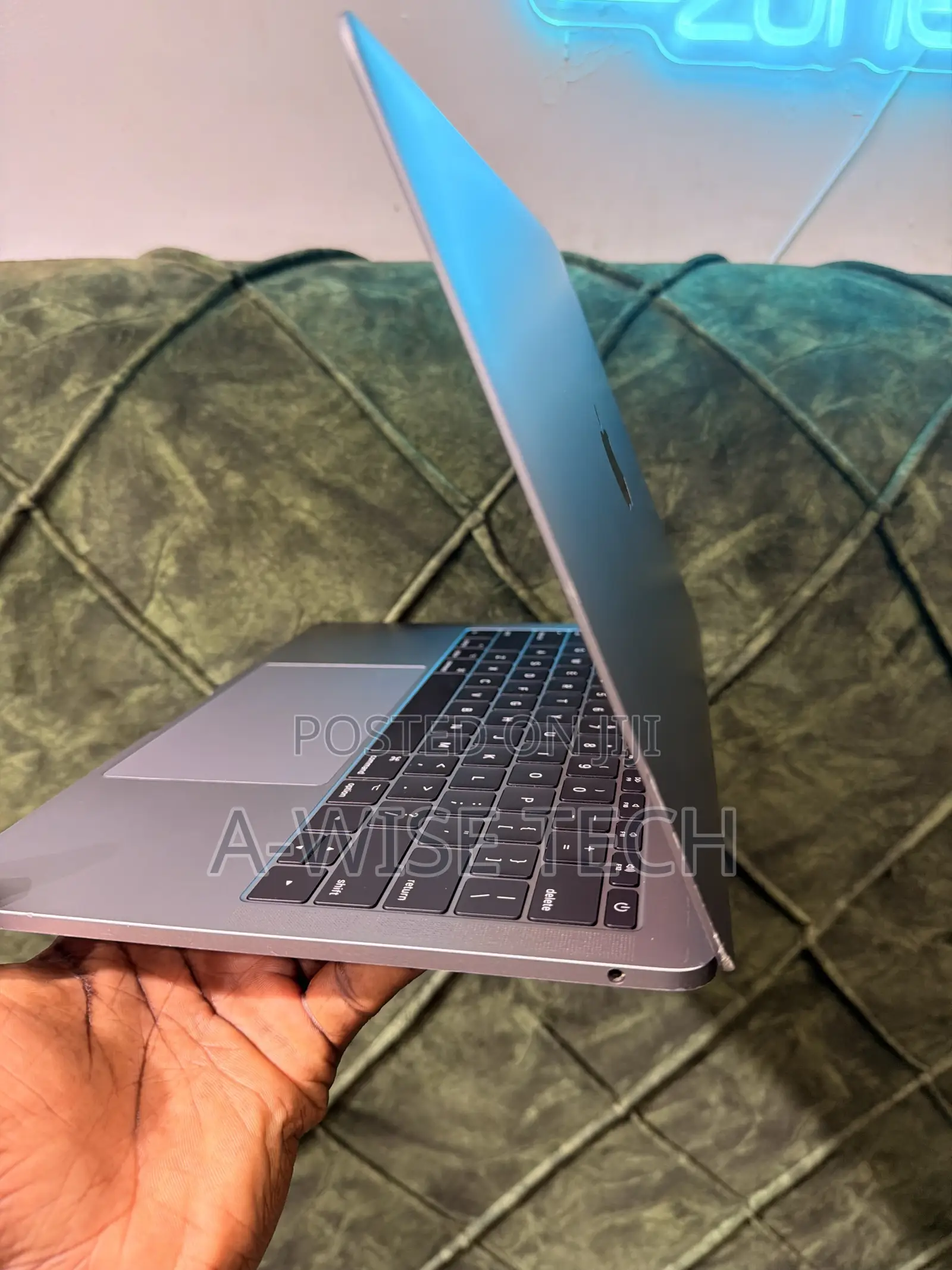 Laptop Apple MacBook Pro 2017 8GB Intel Core i5 SSD 256GB