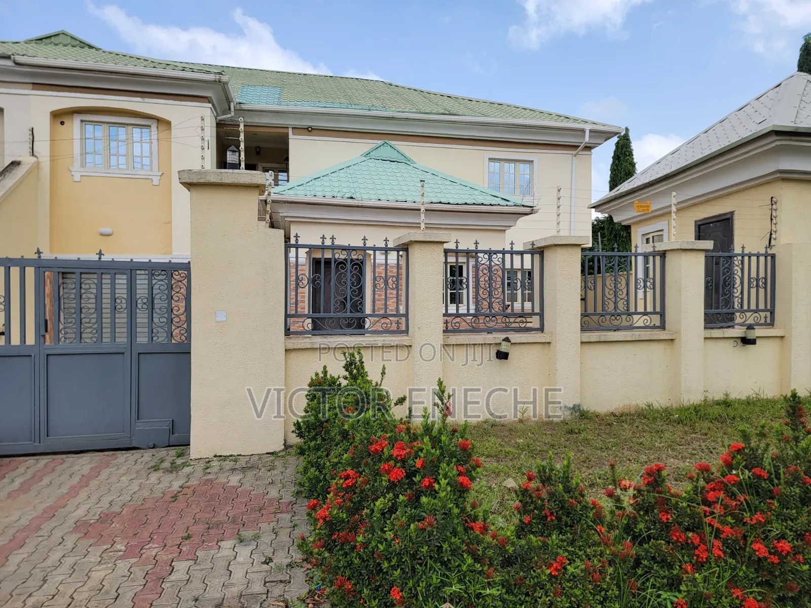 5bdrm Duplex in Charlie Boy, Life Camp for sale
