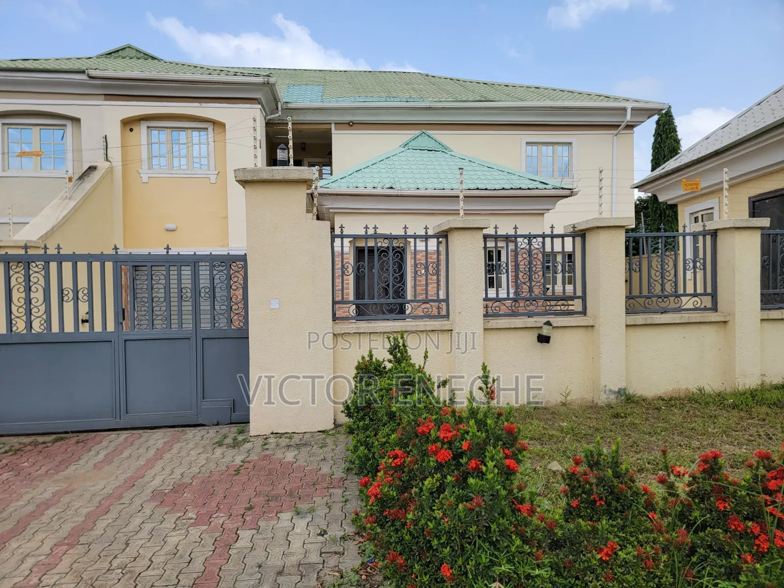5bdrm Duplex in Charlie Boy, Life Camp for sale