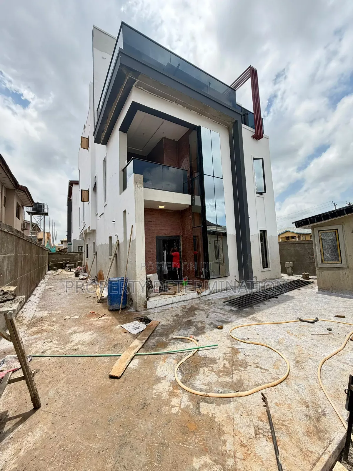 Furnished 5bdrm Duplex in GRA Phase 1 for sale