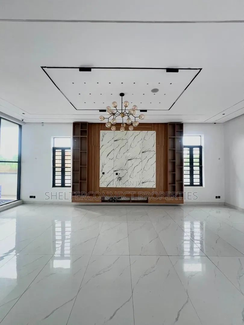 5bdrm Duplex in Lekki Expressway for sale