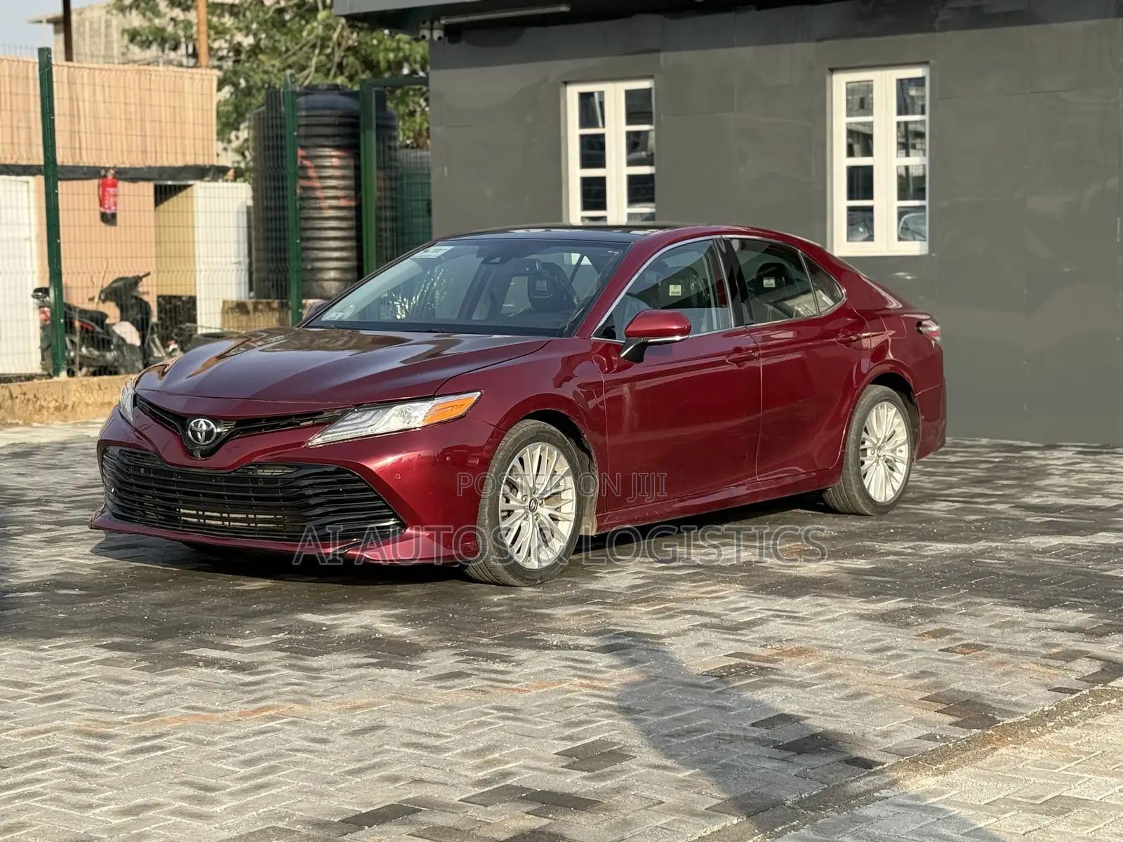 Toyota Camry XLE V6 (3.5L V6 8A) 2019 Maroon