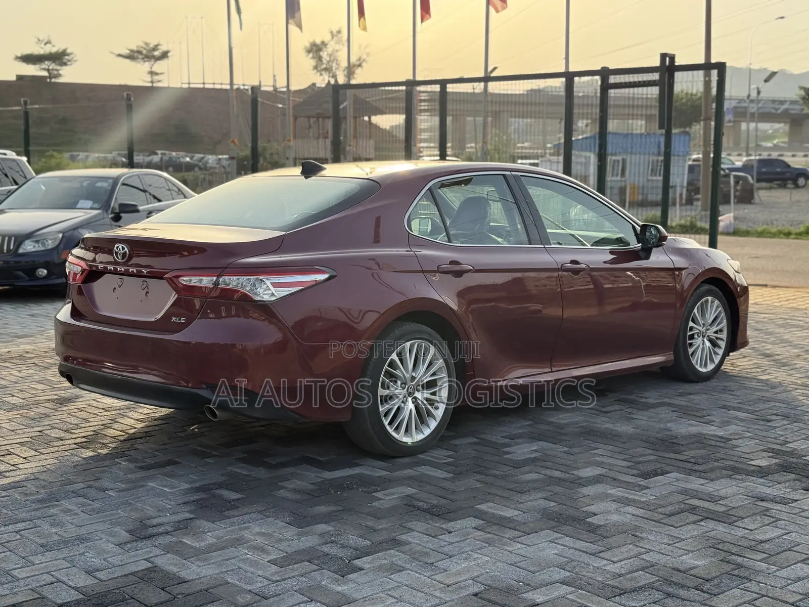 Toyota Camry XLE V6 (3.5L V6 8A) 2019 Maroon