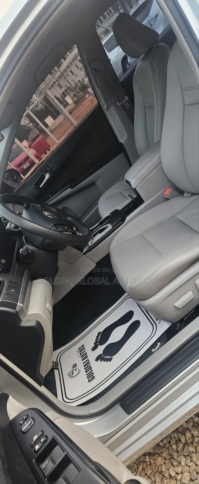 Toyota Camry SE 4dr Sedan (2.5L 4cyl 6A) 2012 Gray