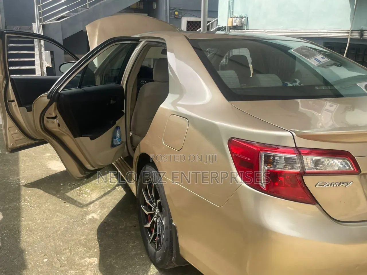 Toyota Camry 2012 Gold