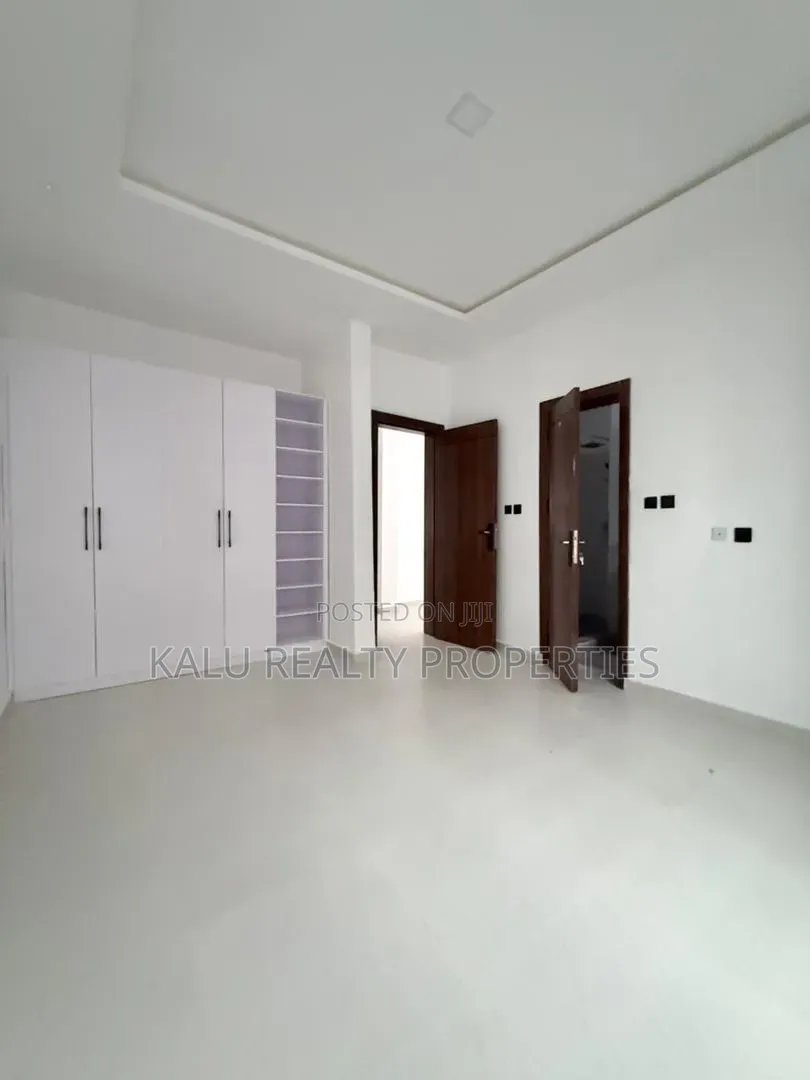 2bdrm Apartment in Lekki for rent