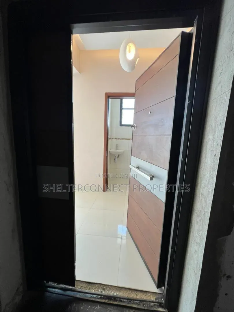 3bdrm Penthouse in Lekki Phase 1 for sale
