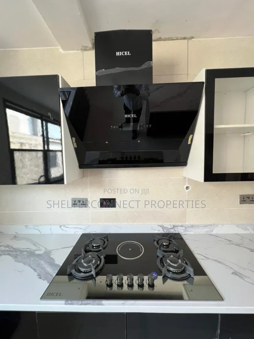 3bdrm Penthouse in Lekki Phase 1 for sale