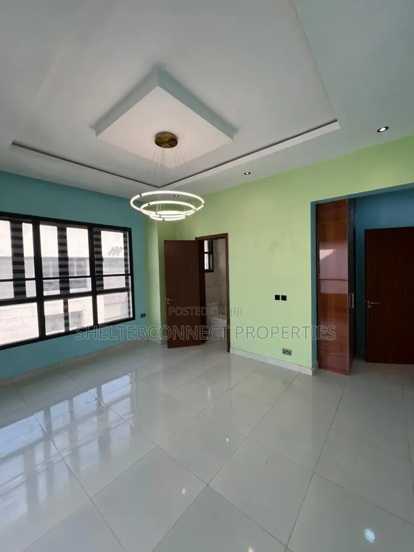 3bdrm Penthouse in Lekki Phase 1 for sale