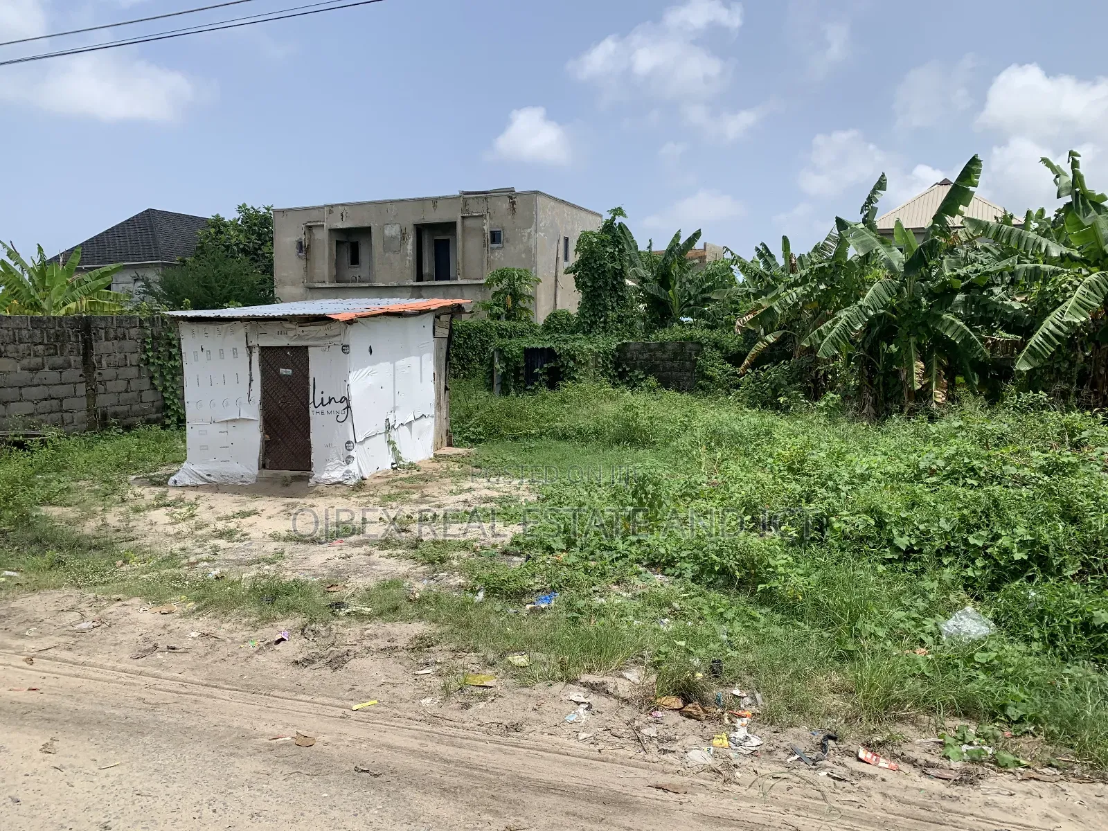 Full Plot With 8 Units of Mini Flat Built to Window Level