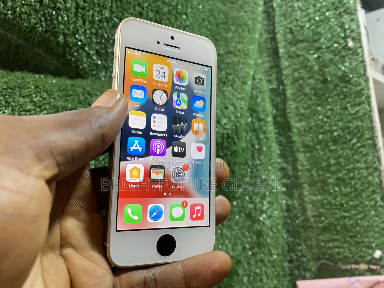 Apple iPhone SE 64 GB Gold