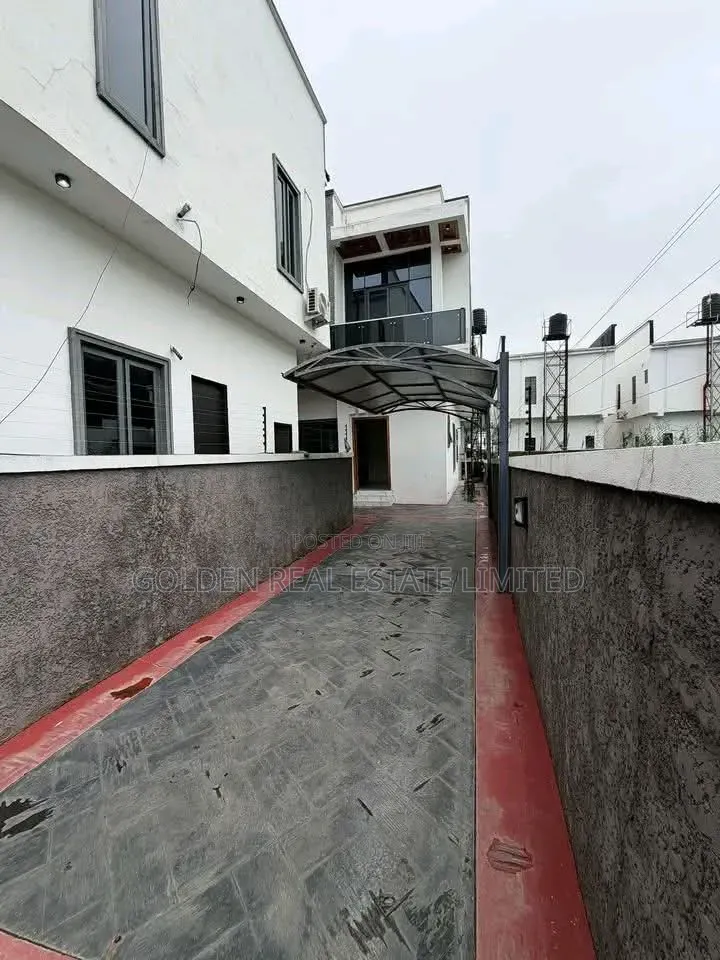 4bdrm Duplex in Lekki Expressway for sale