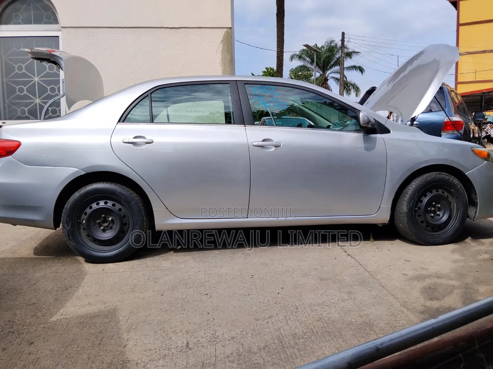 Toyota Corolla LE 4dr Sedan (1.8L 4cyl 4A) 2013 Silver
