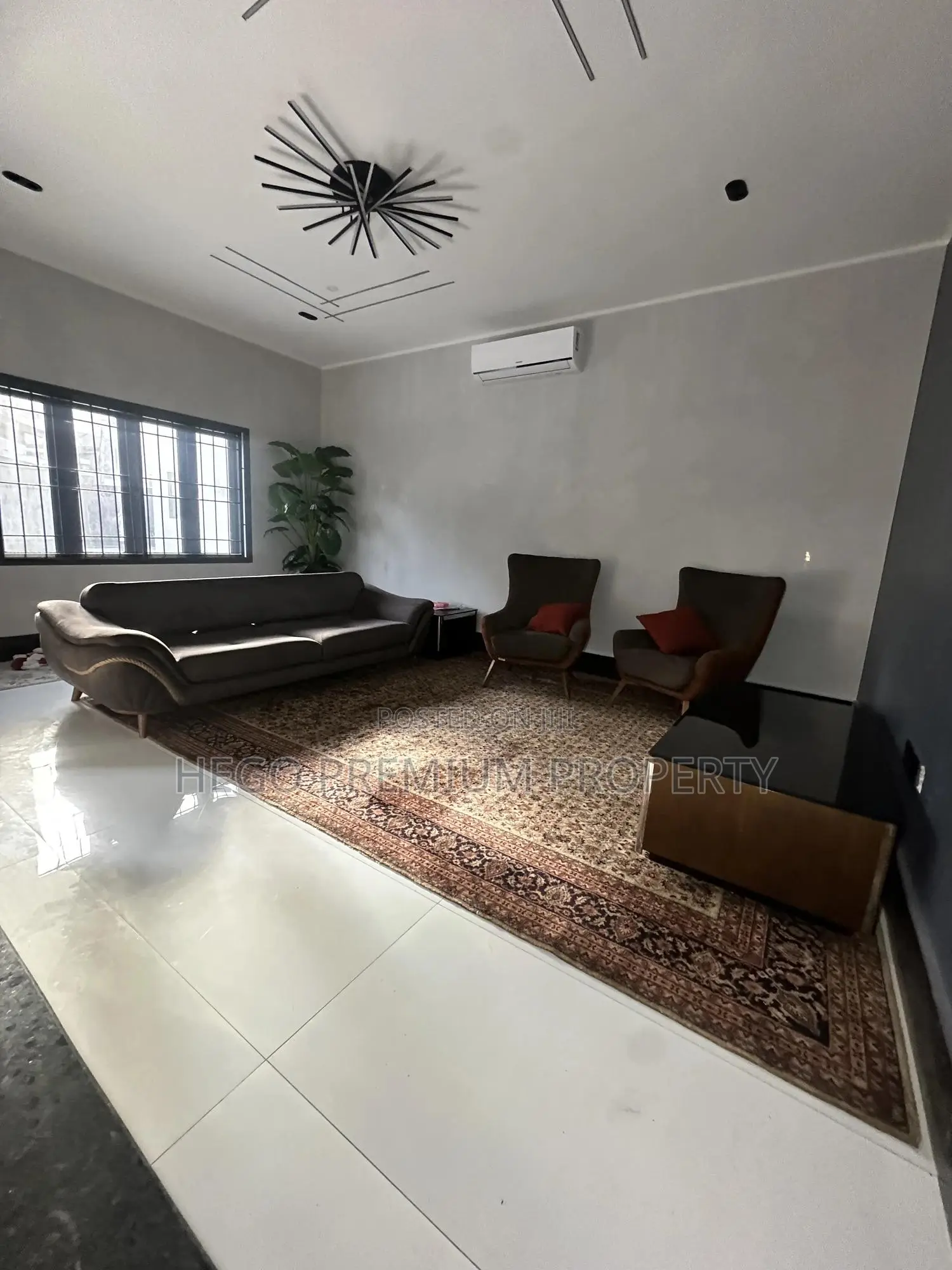 1bdrm Duplex in Forces Avenue Old for rent