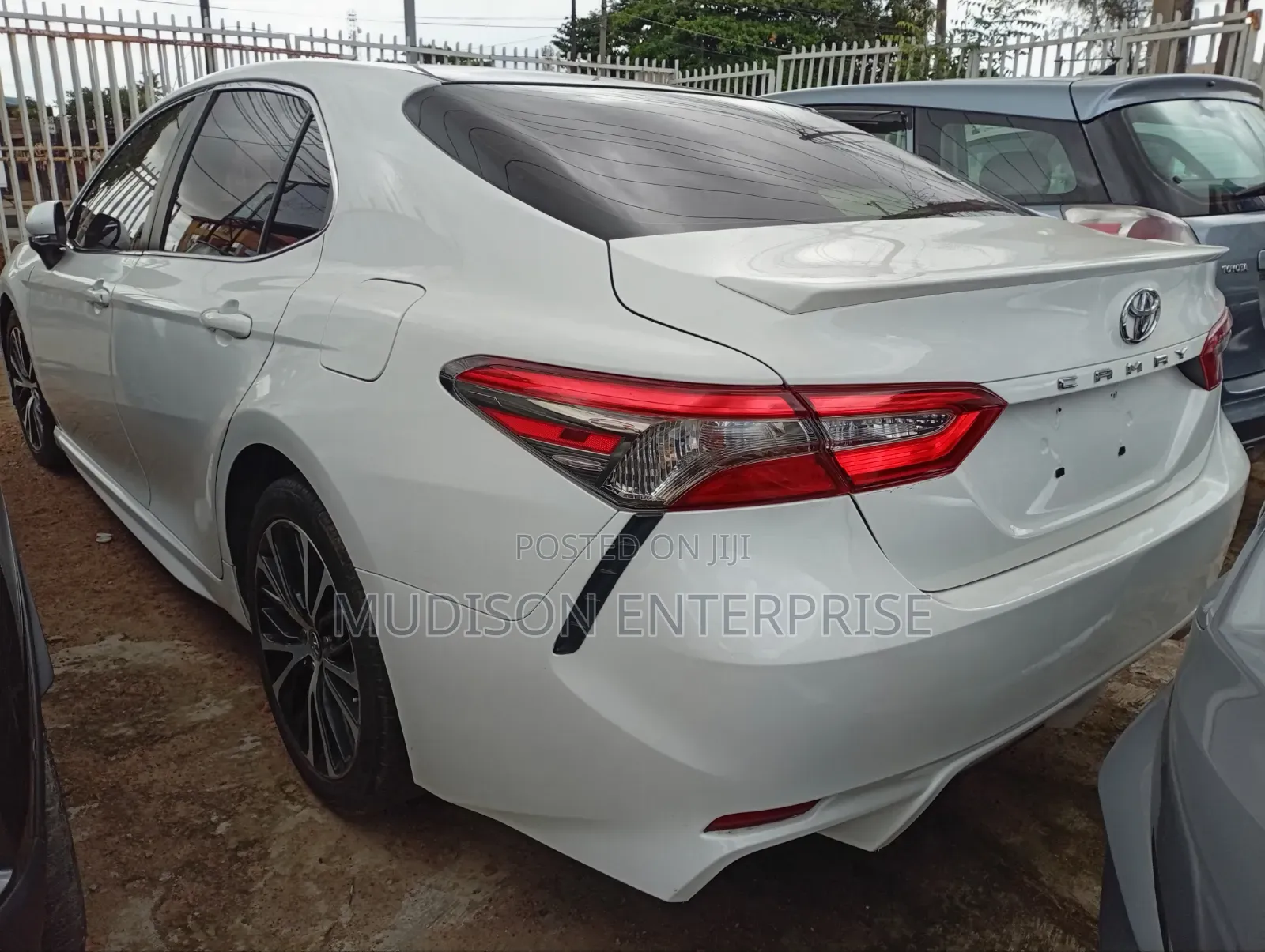 Toyota Camry XSE 4dr Sedan (2.5L 4cyl 6A) 2017 White
