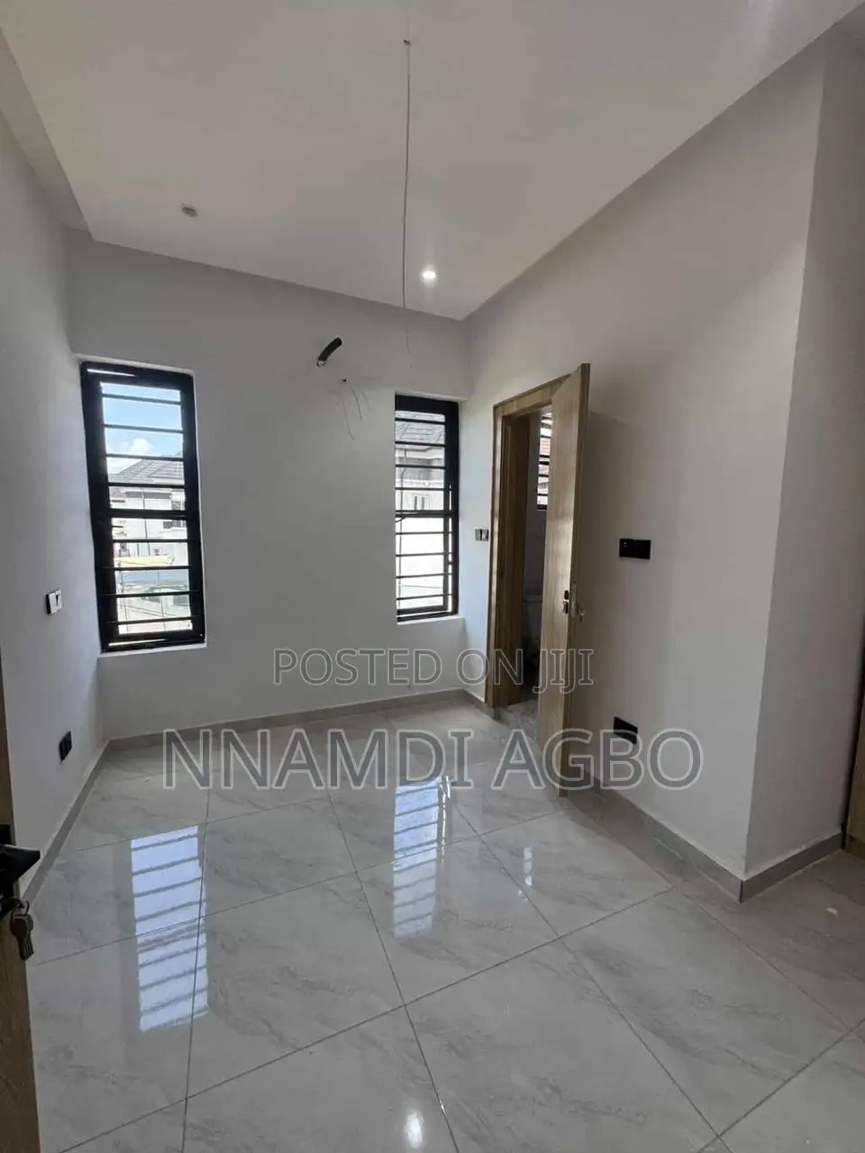 5bdrm Duplex in Chevron for rent