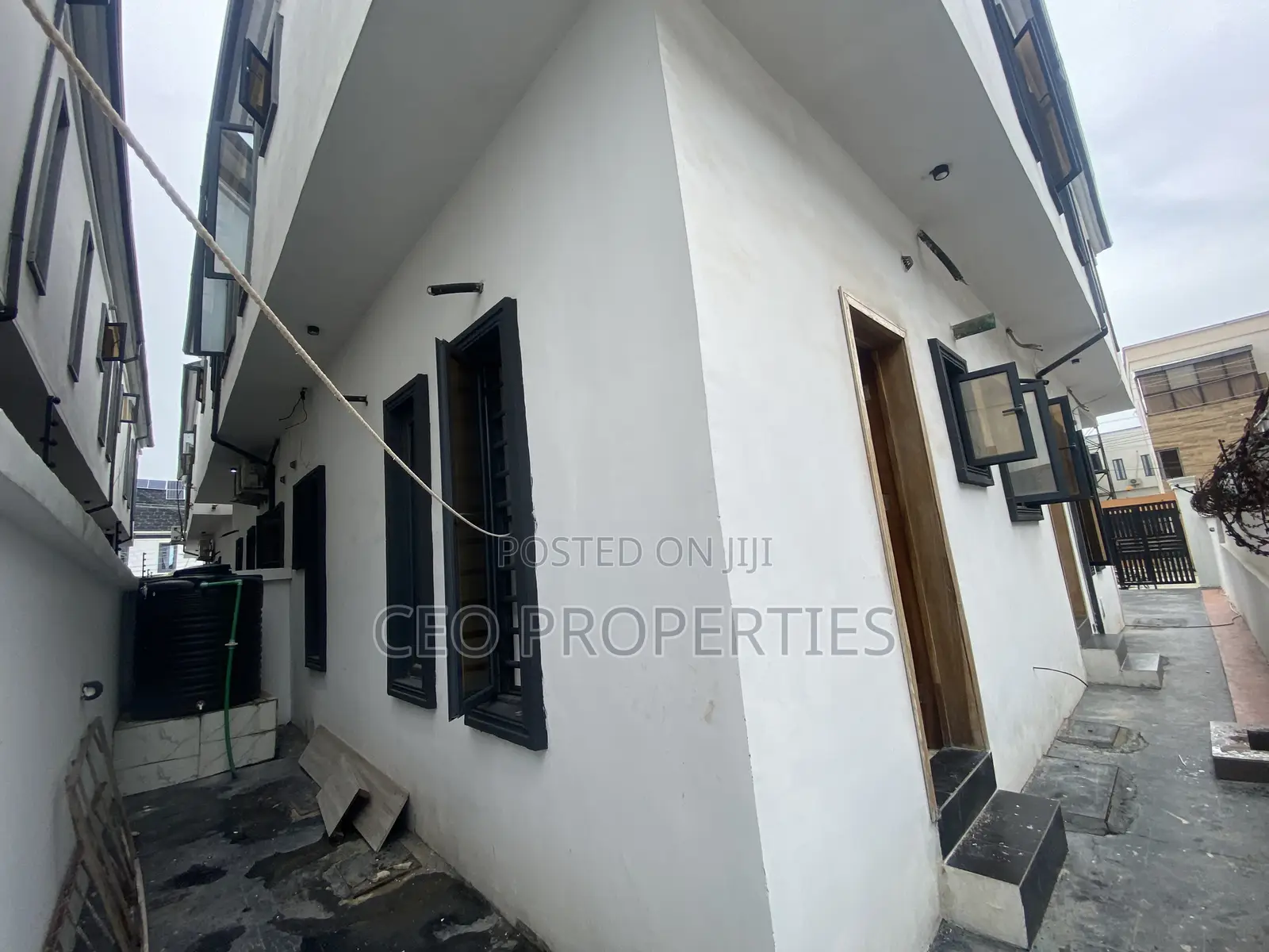4bdrm Duplex in Ikota Villa/Gra for sale