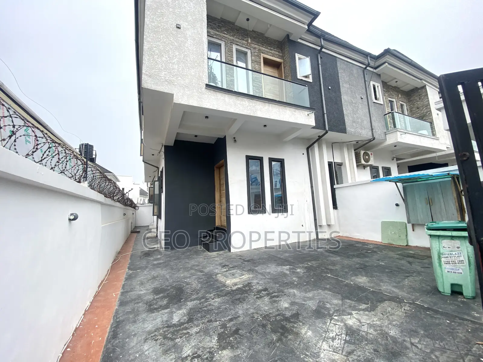 4bdrm Duplex in Ikota Villa/Gra for sale