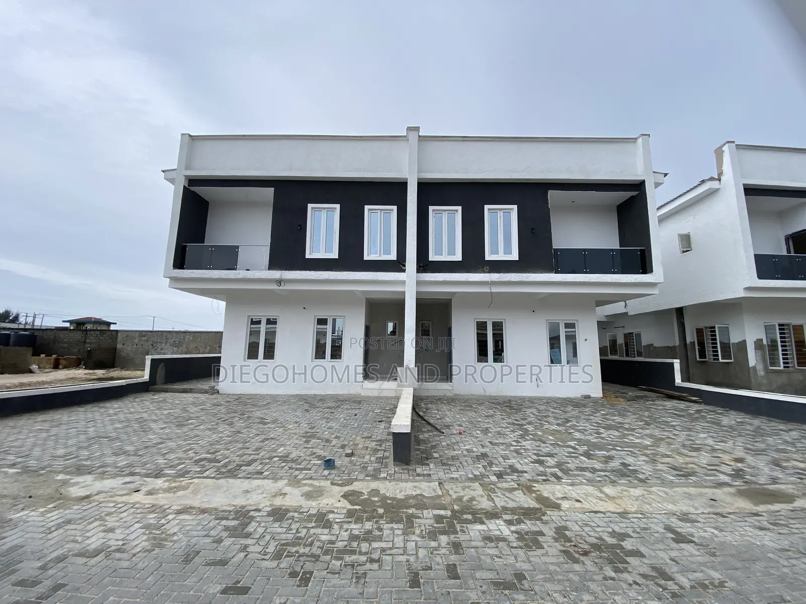 4bdrm Duplex in Ogombo for sale