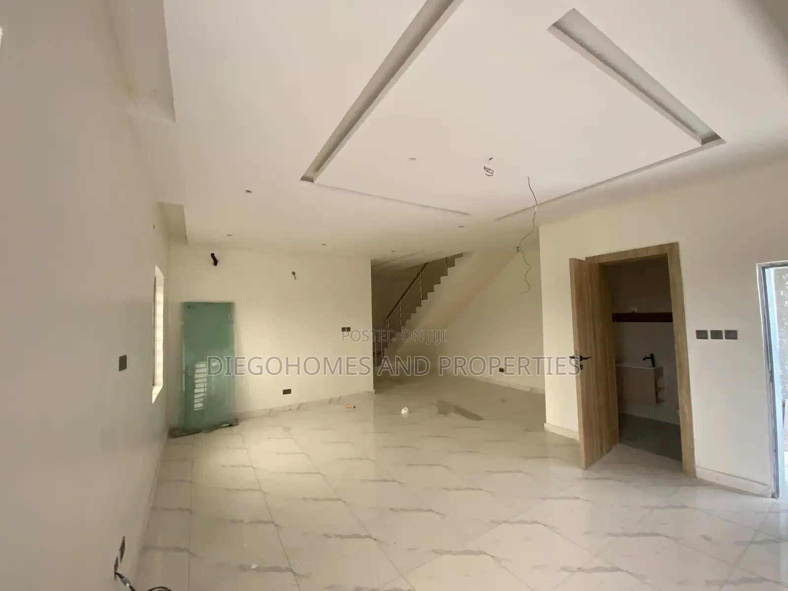 4bdrm Duplex in Ogombo for sale
