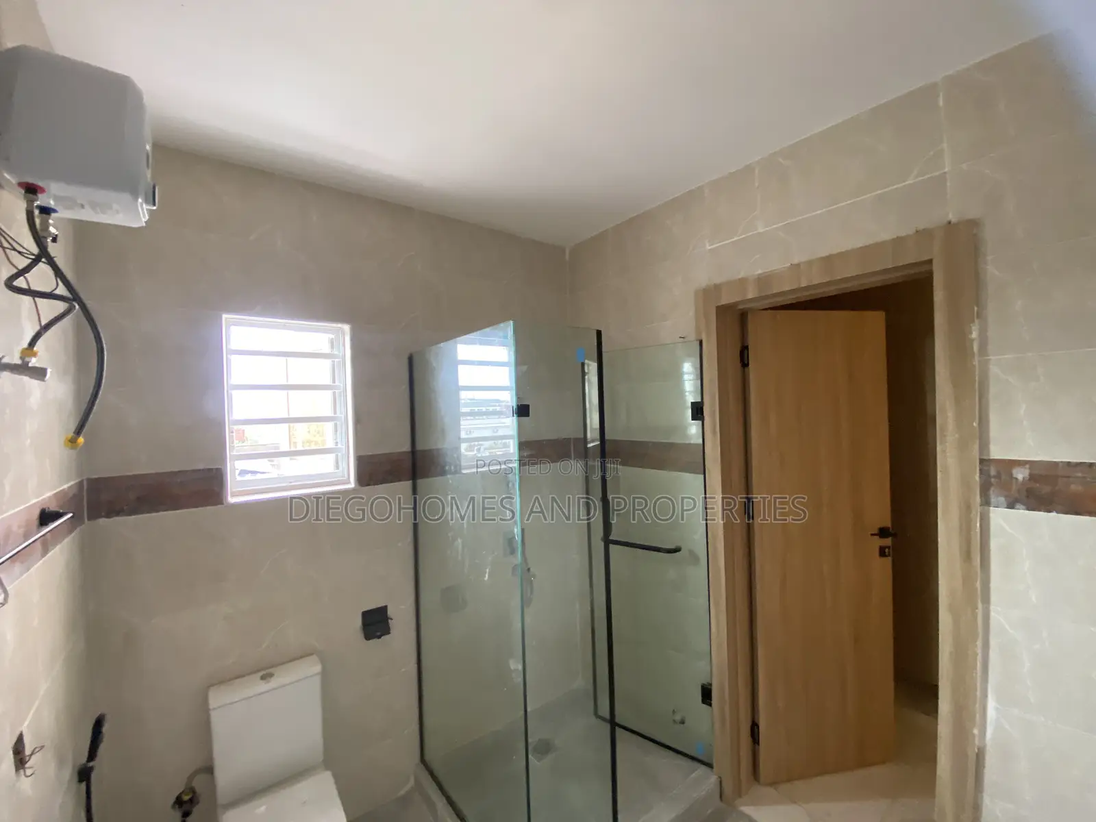 4bdrm Duplex in Ogombo for sale
