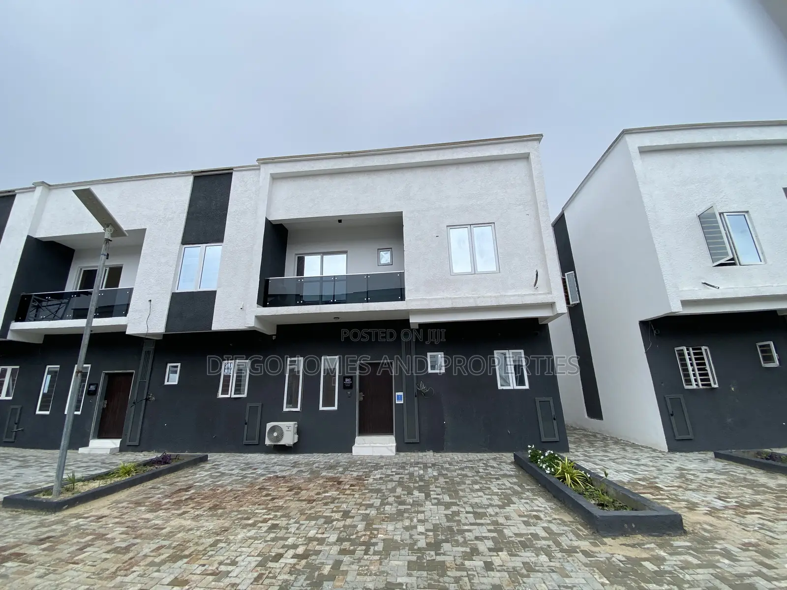 3bdrm Duplex in Ogombo for sale