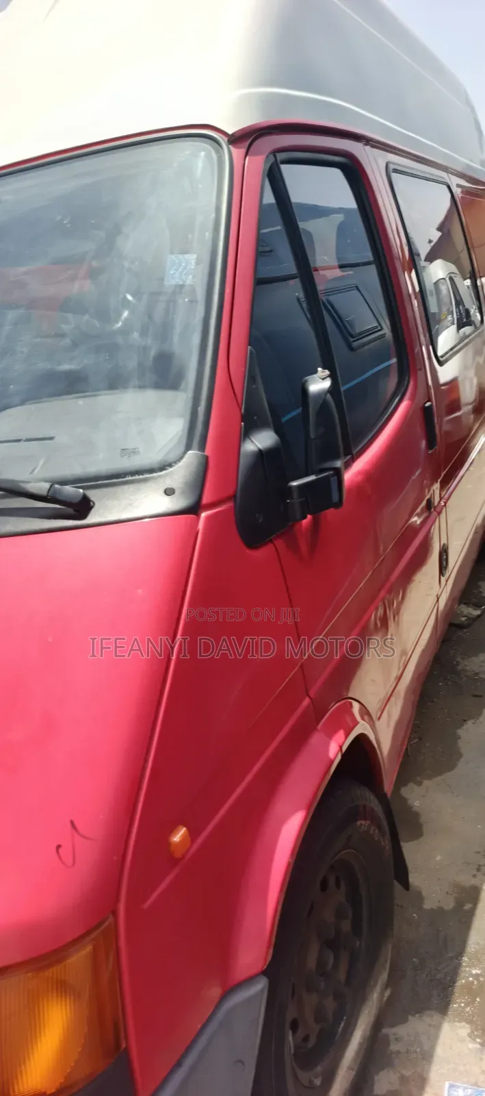 Ford Transit 2000 Red