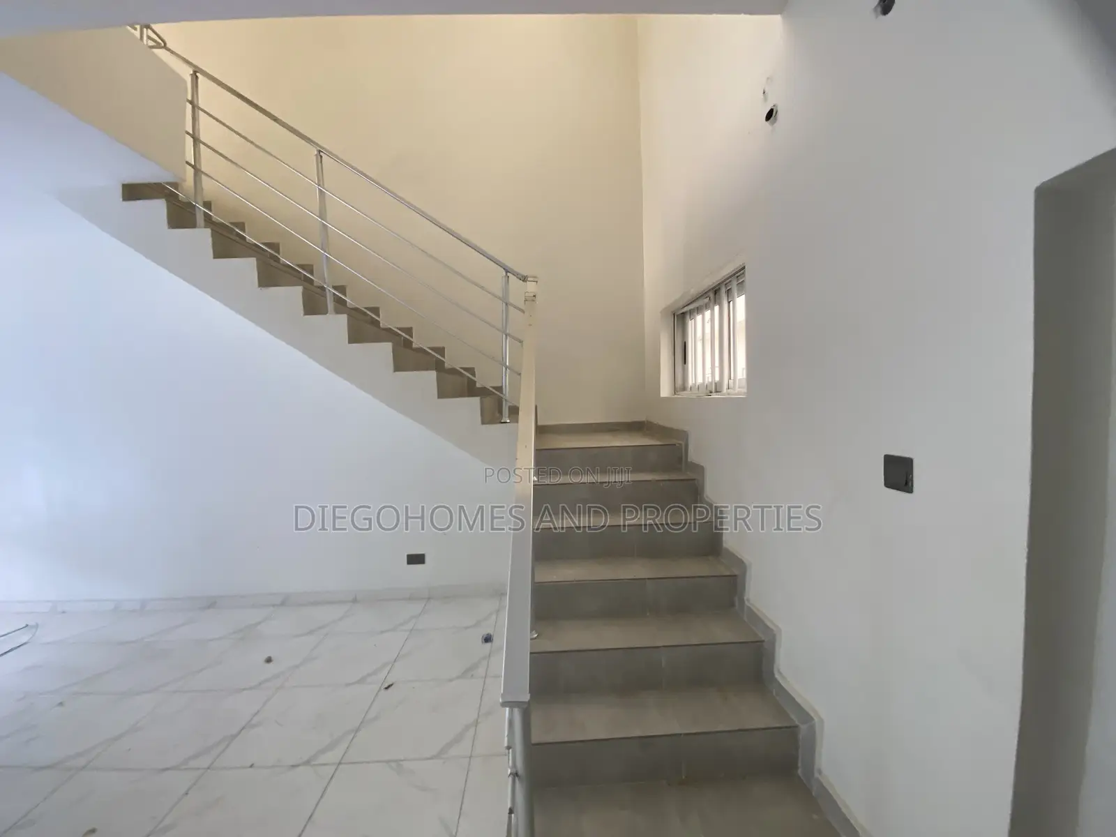 3bdrm Duplex in Ogombo for sale