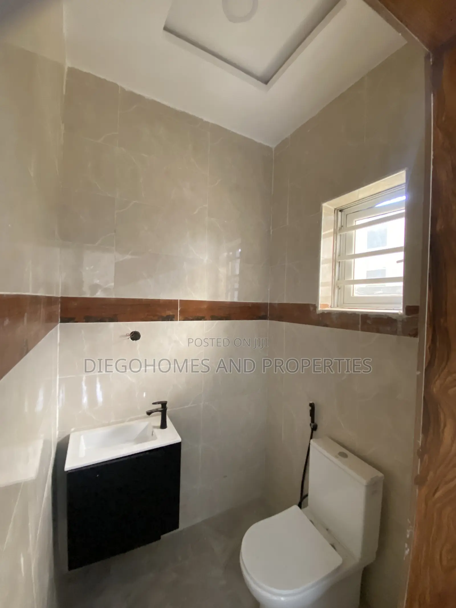 3bdrm Duplex in Ogombo for sale