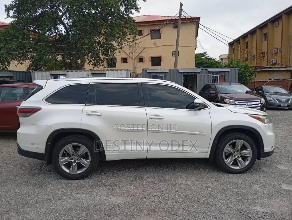 Toyota Highlander XLE 4dr SUV (3.5L 6cyl 6A) 2015 White