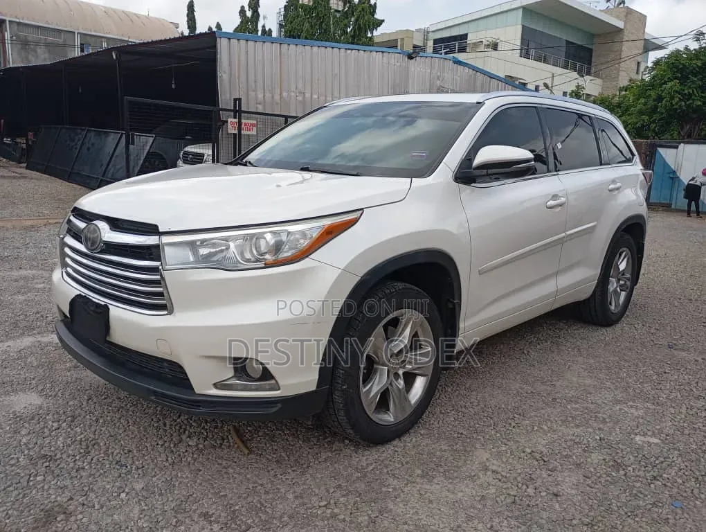 Toyota Highlander XLE 4dr SUV (3.5L 6cyl 6A) 2015 White
