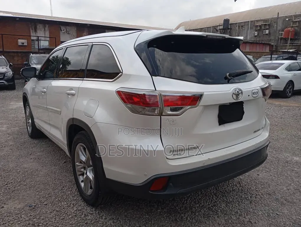 Toyota Highlander XLE 4dr SUV (3.5L 6cyl 6A) 2015 White