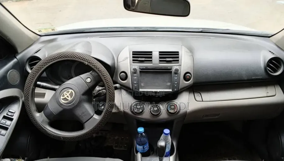 Toyota RAV4 2010 White