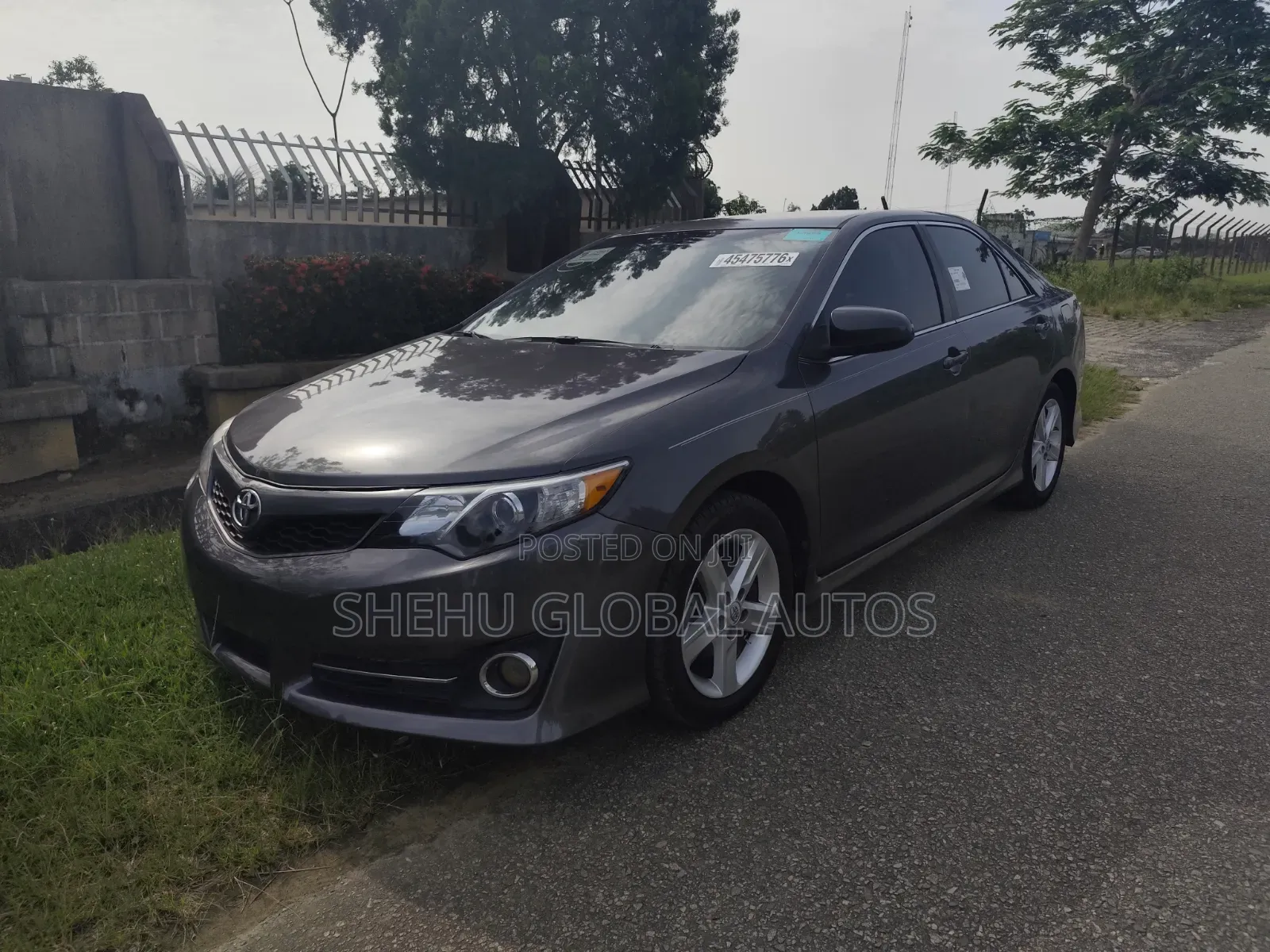 Toyota Camry SE 4dr Sedan (2.5L 4cyl 6A) 2014 Gray