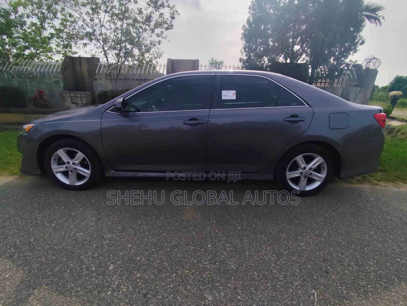Toyota Camry SE 4dr Sedan (2.5L 4cyl 6A) 2014 Gray