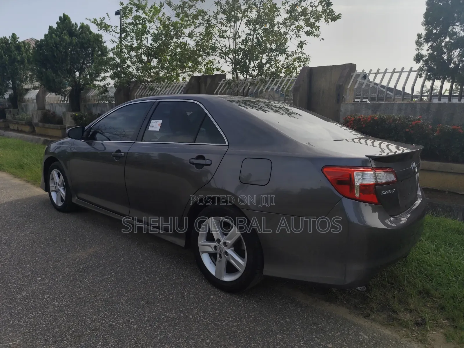 Toyota Camry SE 4dr Sedan (2.5L 4cyl 6A) 2014 Gray