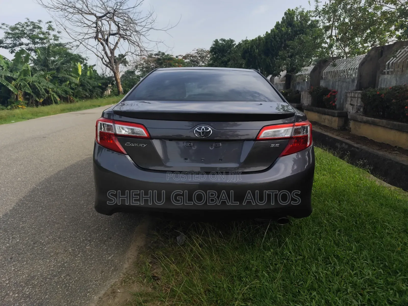 Toyota Camry SE 4dr Sedan (2.5L 4cyl 6A) 2014 Gray