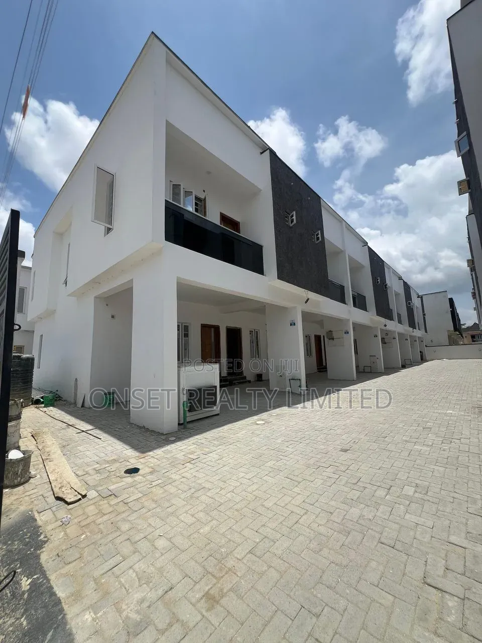 3bdrm Duplex in Cornerstone Estate for sale