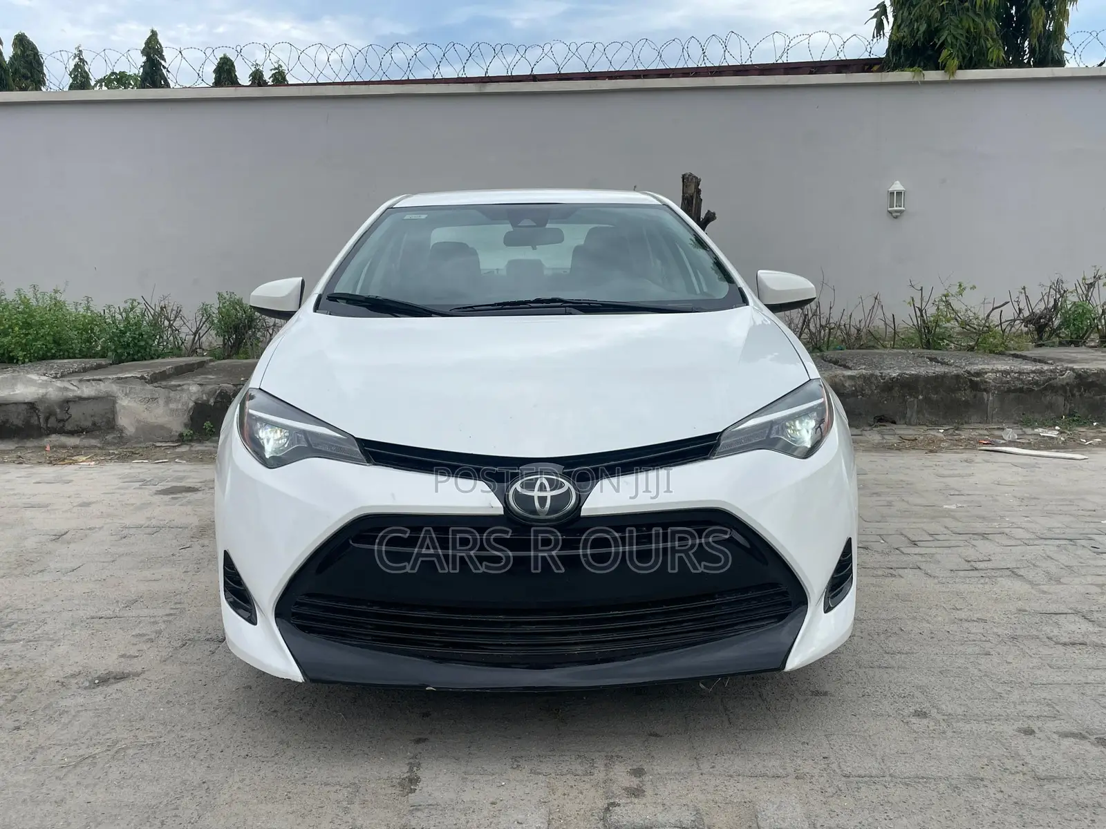 Toyota Corolla LE (1.8L 4cyl 2A) 2018 White