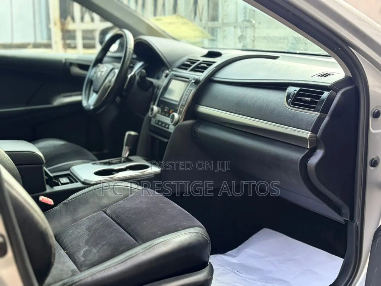 Toyota Camry SE 4dr Sedan (2.5L 4cyl 6A) 2013 White