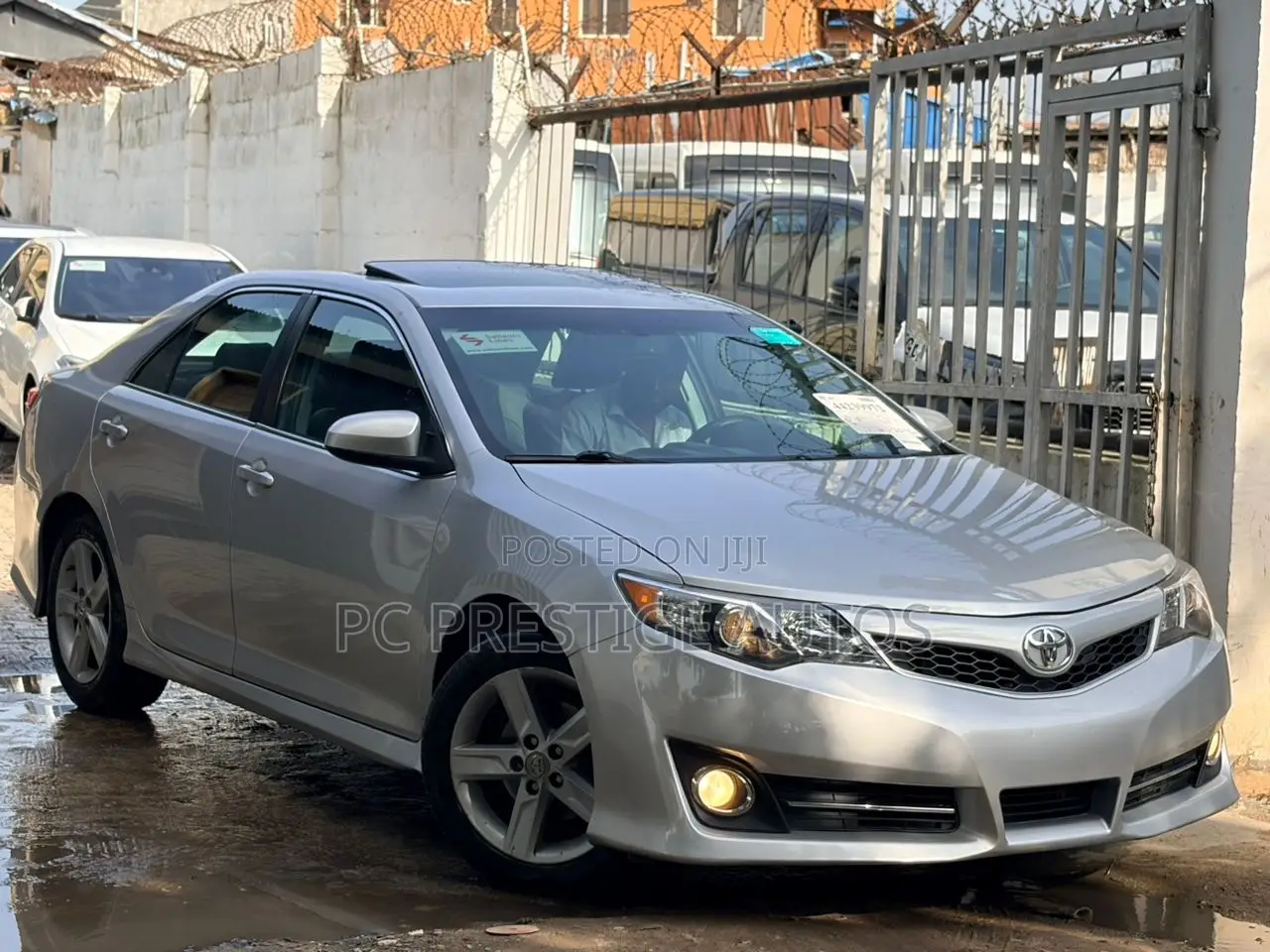 Toyota Camry SE 4dr Sedan (2.5L 4cyl 6A) 2013 White